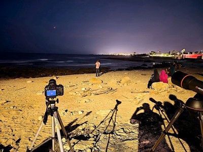 Eclissi_Luna_2025_Cellulare_panorama_e_gente_Forum_ADIA-Astronomia_2040_OK.JPG