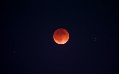 Eclissi_Luna_2025_Canon_60D_10x1sec_Tele-300_cavalletto_Forum_ADIA-Astronomia_2_1600.jpg