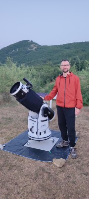 Questo sono io con il mio setup: Dobson Skywatcher goto 250