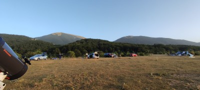 In primo piano sulla sinistra il telescopio del buon Lino Zivoli e le altre postazioni in fase di allestimento