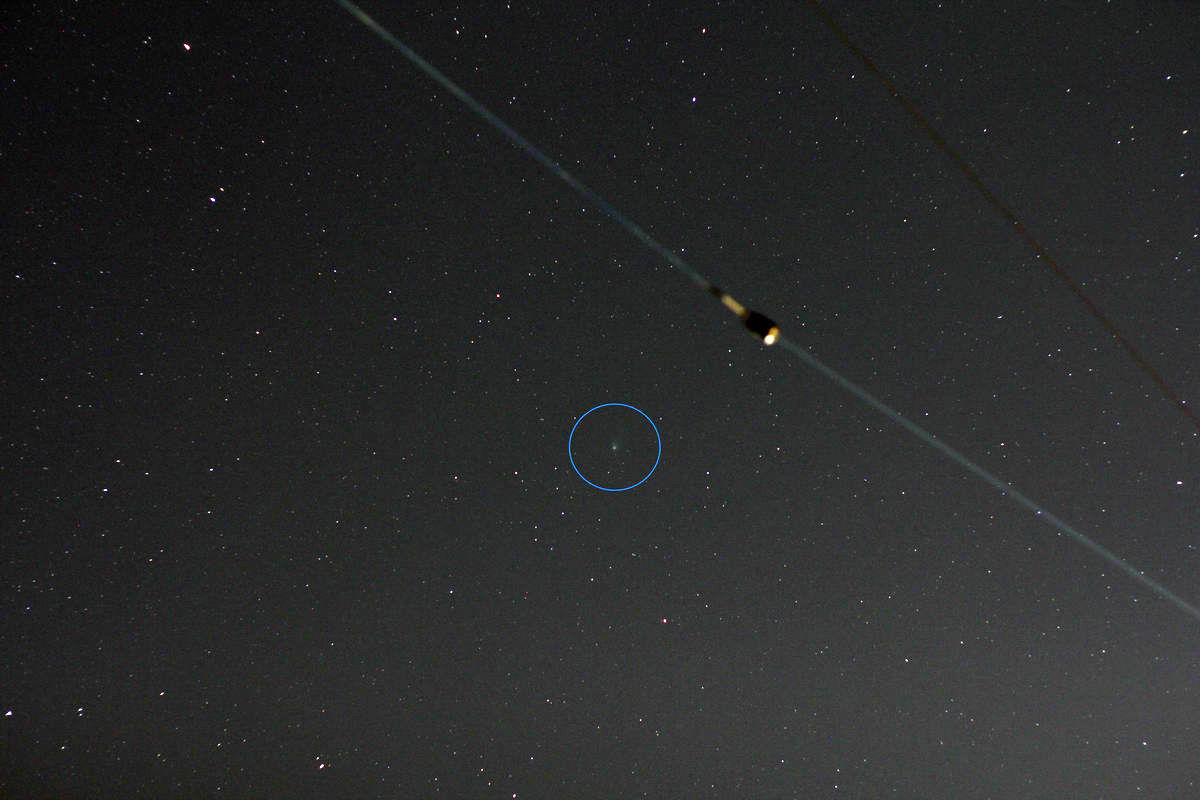 Cometa_C-2022_E3_Polignano_a_Mare_8sec@800ISO_50mm_Forum_ADIA_Astronomia_1200_W.jpg